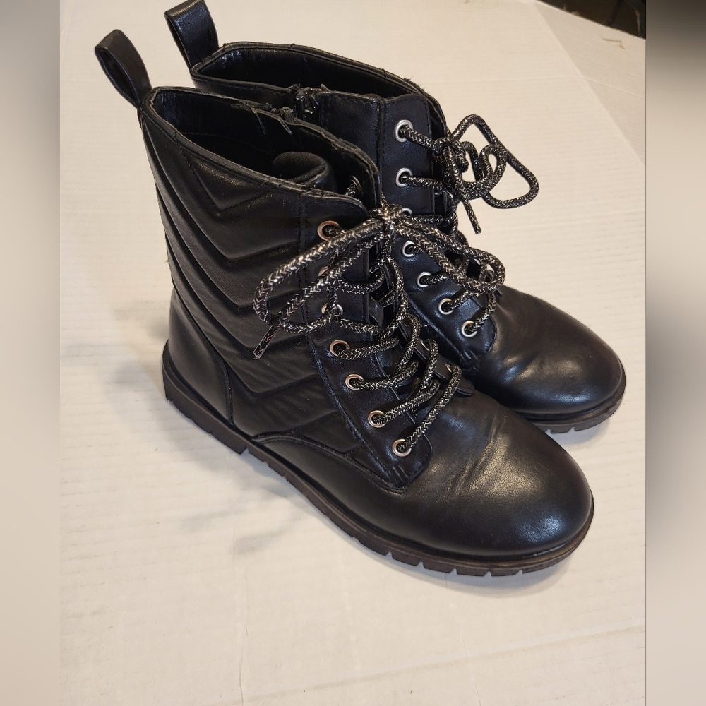 Magellan Outdoors Girls/ Youth Winter Boots  3D Black Laceup And Zipper Closure